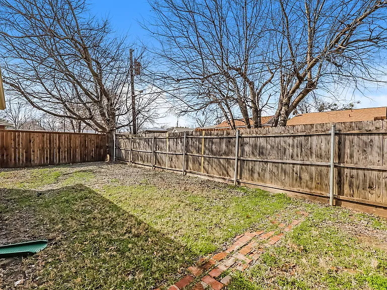 2605 Hartford Ln — Photo 15