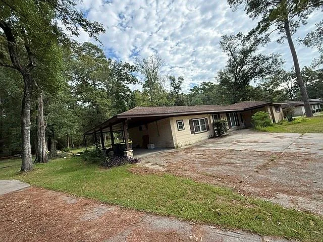 5 bed, 4.0 bath, 2382 sqft, $2,975 — Photo 2