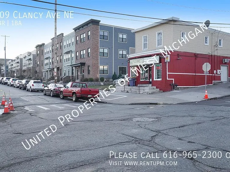 709 Clancy Ave NE — Photo 20