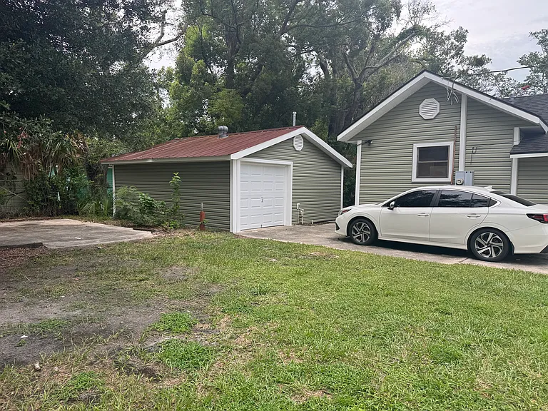 929 Saint Clair St — Photo 18