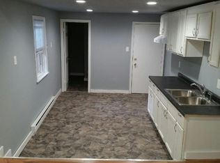 378 1/2 W Locust St, Dubuque, IA 52001