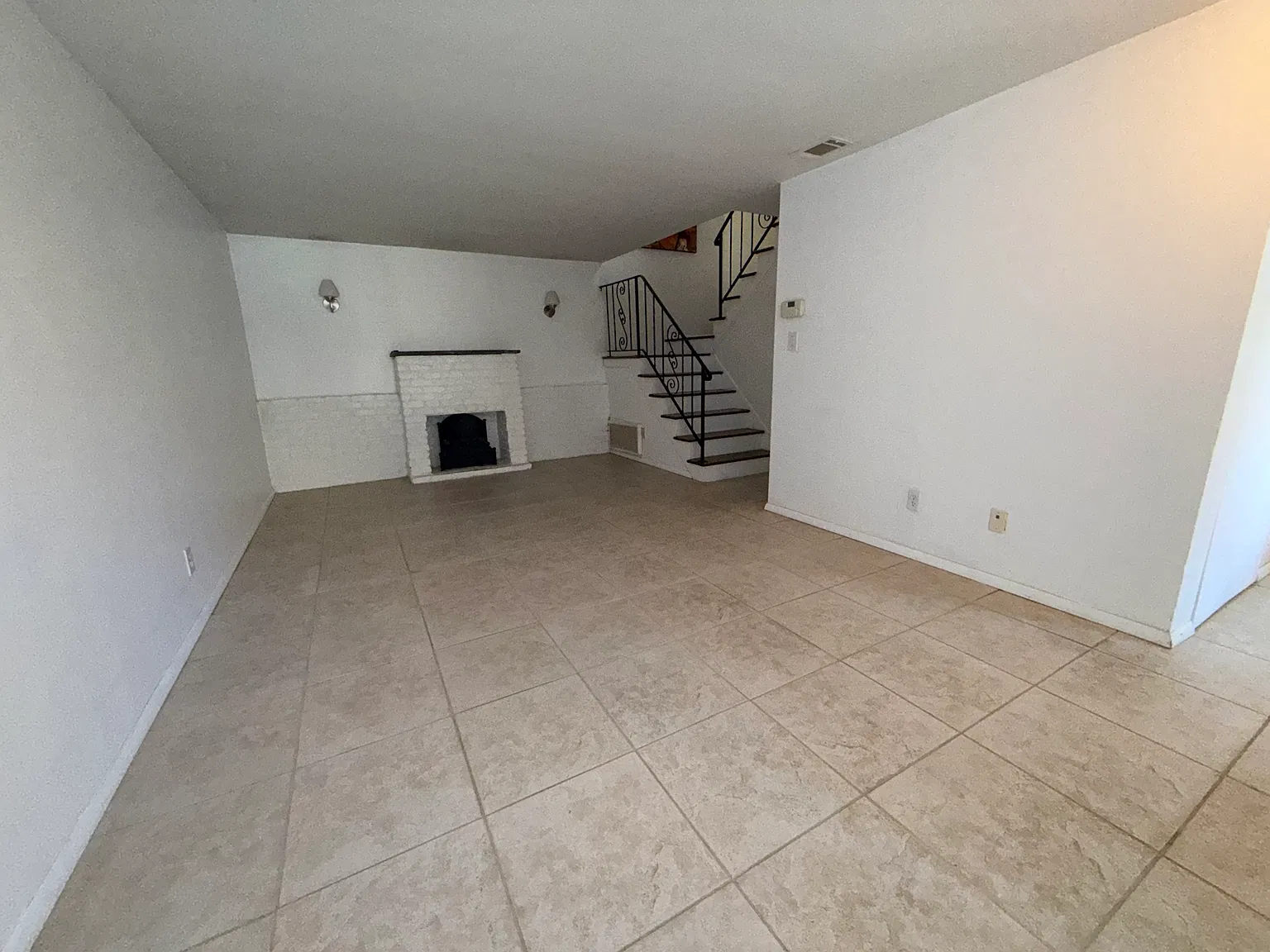 2 bed, 1.5 bath, 1176 sqft, $2,700 — Photo 3
