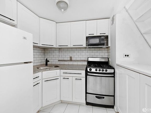 3rd image of 220 Park Ave S APT 2D