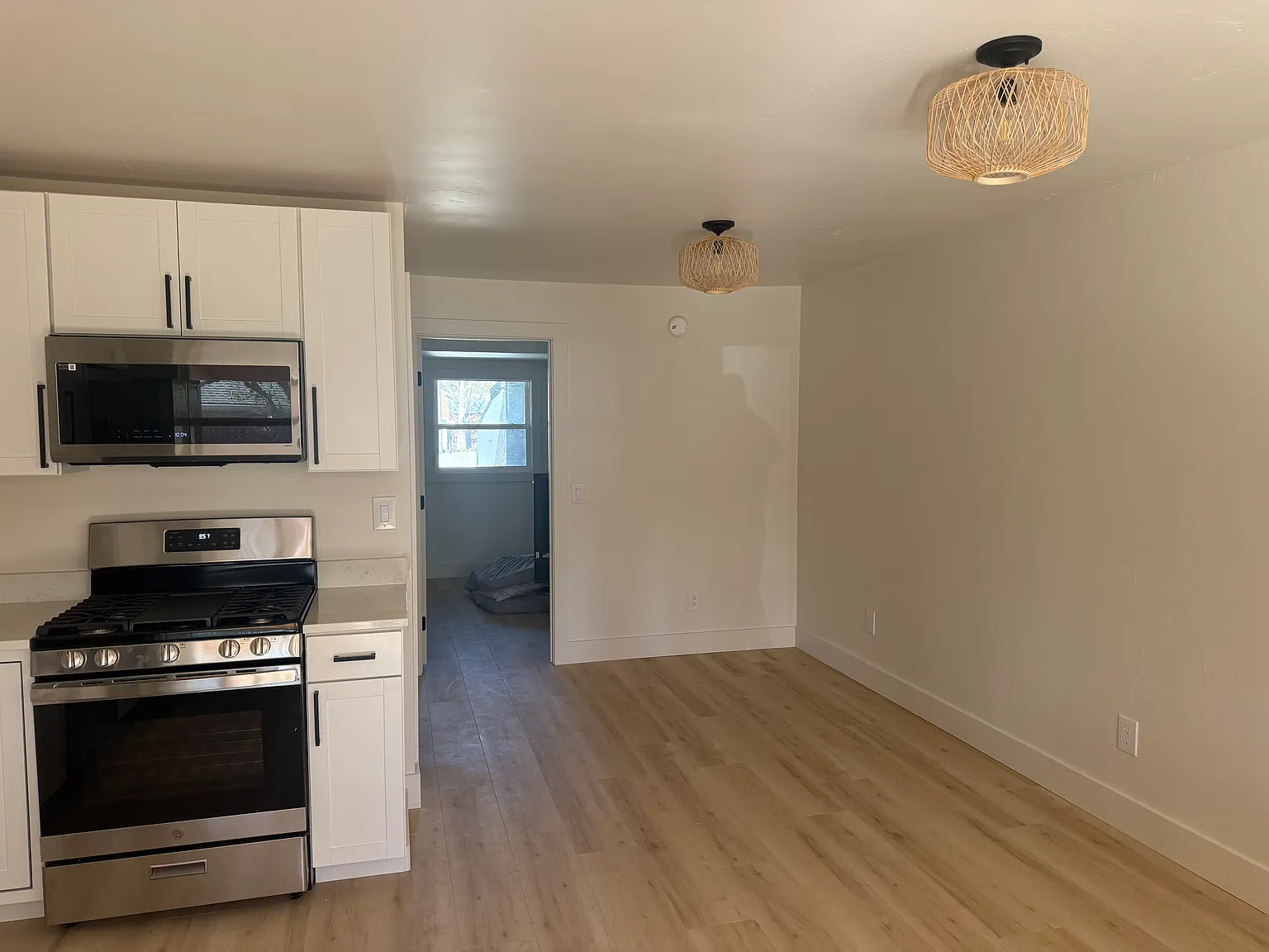 1 bed, 450 sqft, $1,600 — Photo 2