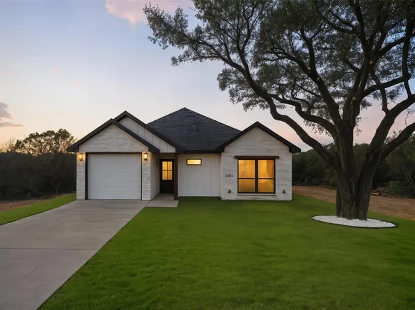 921 Thicket Trl, Granbury, TX 76048