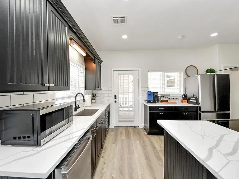 710 Kipp Ave — Photo 8