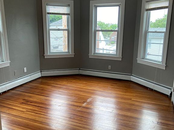 2nd image of 605 Admiral St Unit 3