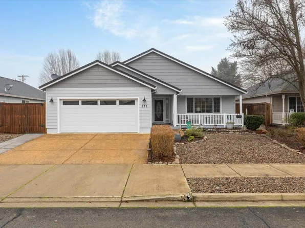 111 Glenwood Dr, Eagle Pt, OR 97524