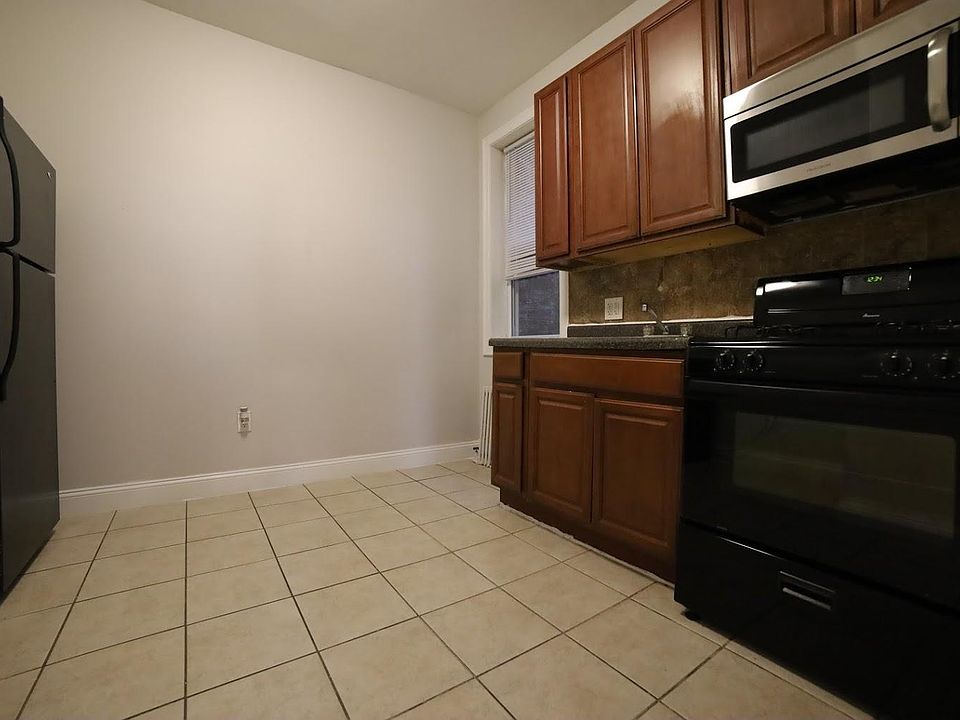 1st image of 234 Jewett Ave #114