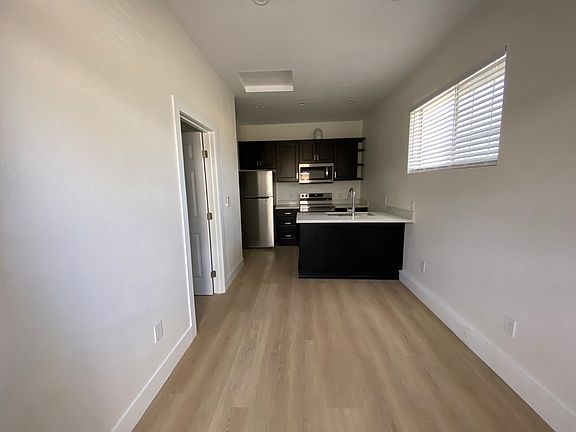 4th image of 13518 Wentworth St #13516