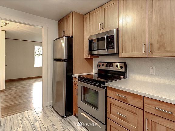 5th image of 15743 Ashworth Ave N
