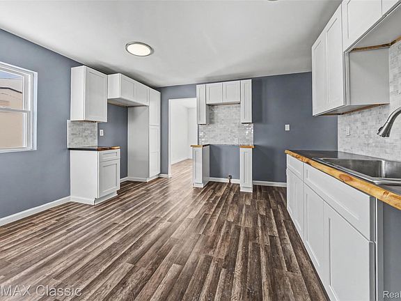 3rd image of 13849 Leonard Ave