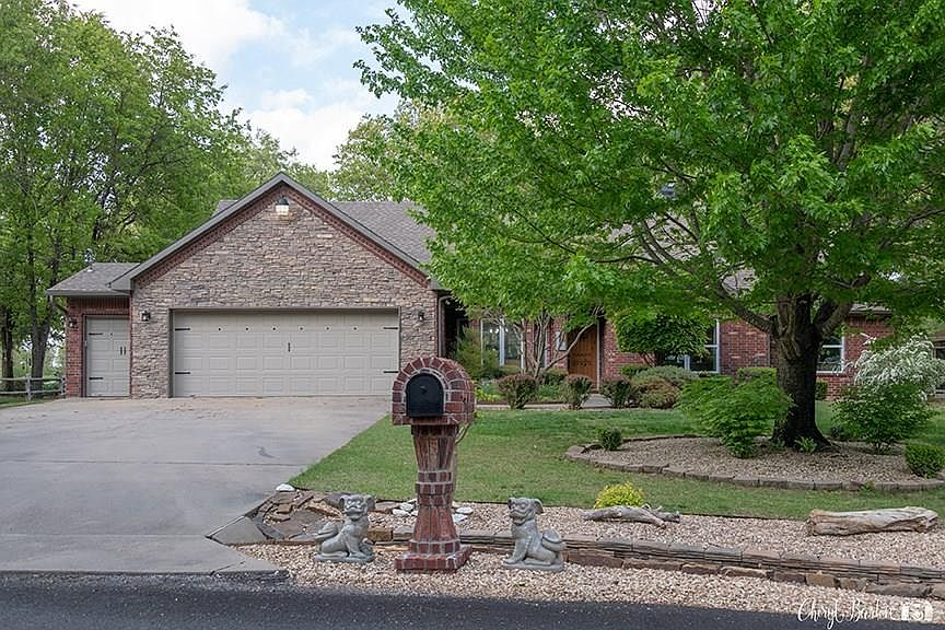 1st image of 4 Monikie Dr