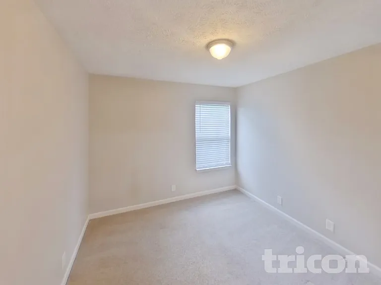 1258 Tiree Dr — Photo 11