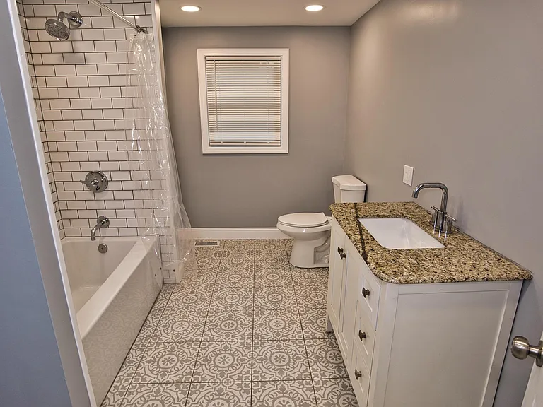 2753 Pleasant St #1 — Photo 24