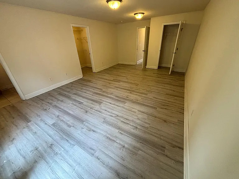 721 Suffield Way — Photo 8