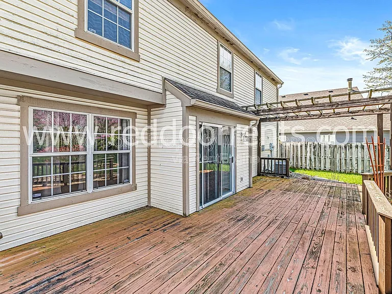 1522 Lake Point Ln N — Photo 31