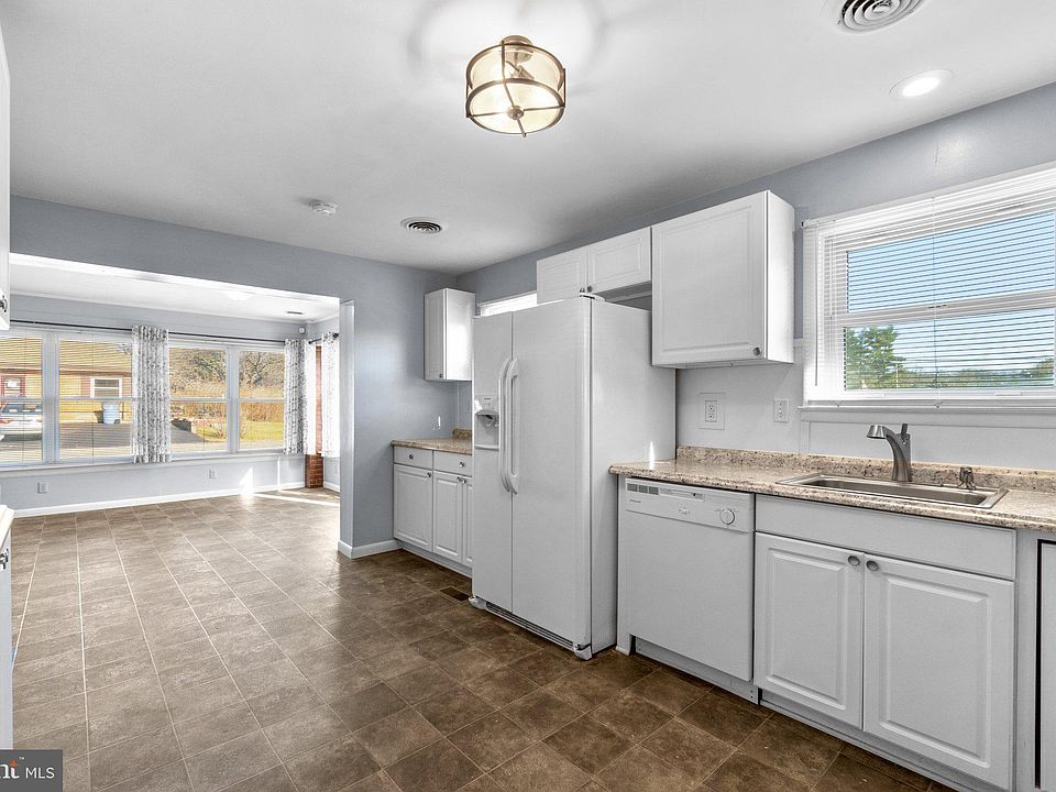 11837 Robinwood Dr, Hagerstown, MD 21742 Zillow