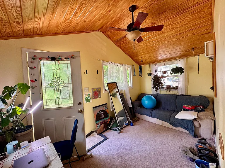 410 S Greensboro St — Photo 10