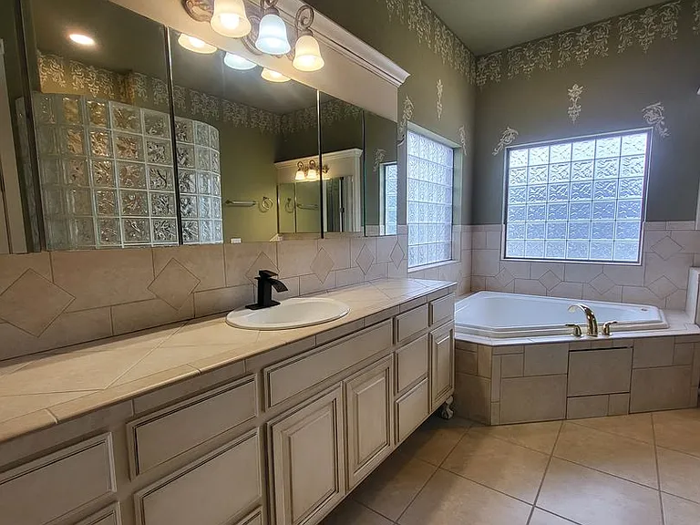 1032 W Lindsey St #A — Photo 13