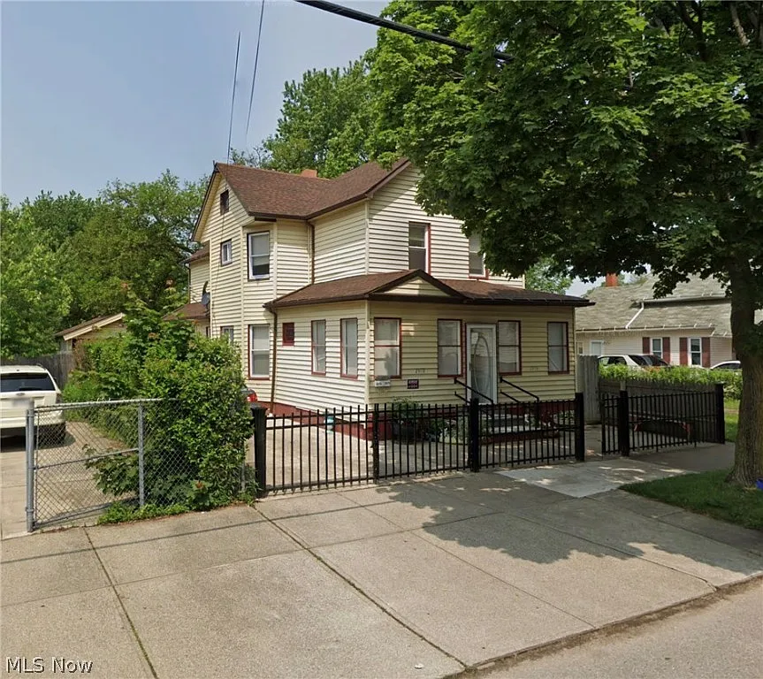 2978 W 32nd St photo 1