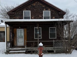 18 Boardman St, Whitehall, NY 12887