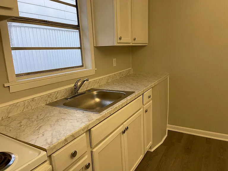 612 W Buena Vista Ave #1 — Photo 2