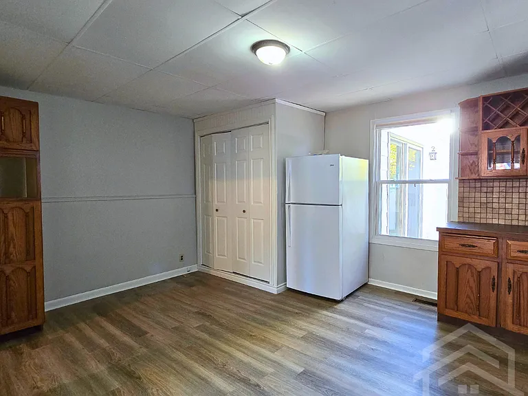 51 Frank St — Photo 4