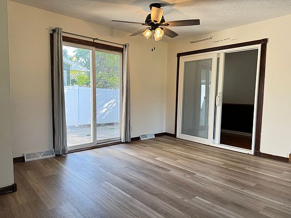 3rd image of 904 20th Ave S