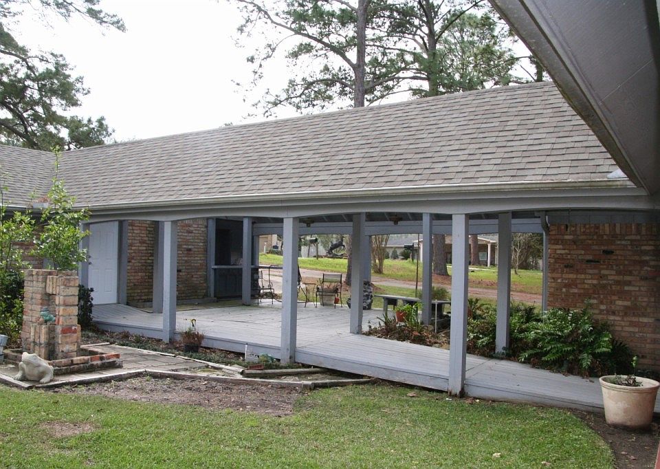 1st image of 773 Lakeshore Dr