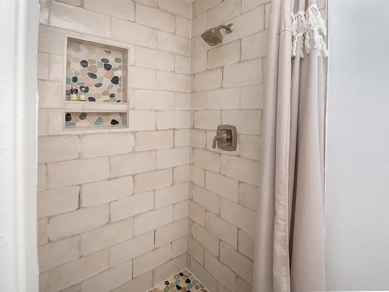 2504 Hibiscus Dr — Photo 17