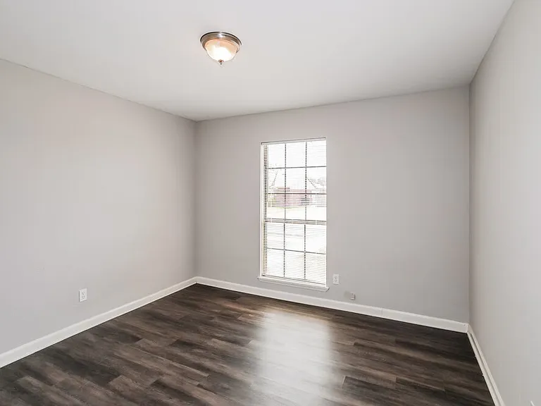 2109 Kings Rd — Photo 17