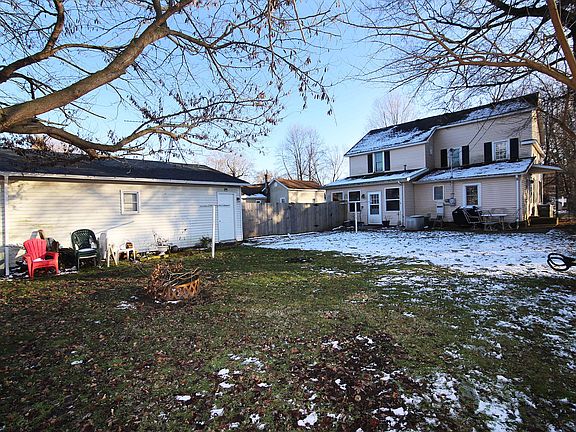 2nd image of 158 W Read St