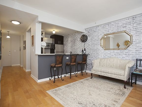4th image of 1311 Jackson Ave APT 4C