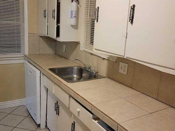 4th image of 2034 6th Ave #815