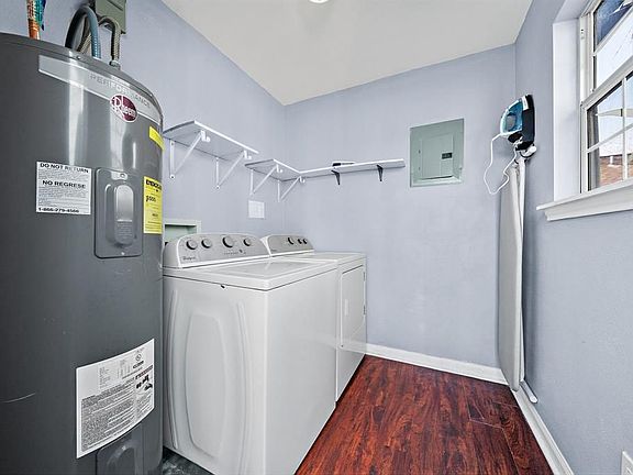 2nd image of 240 N York St Unit 2