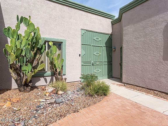 3rd image of 2327 S Cliff Dr
