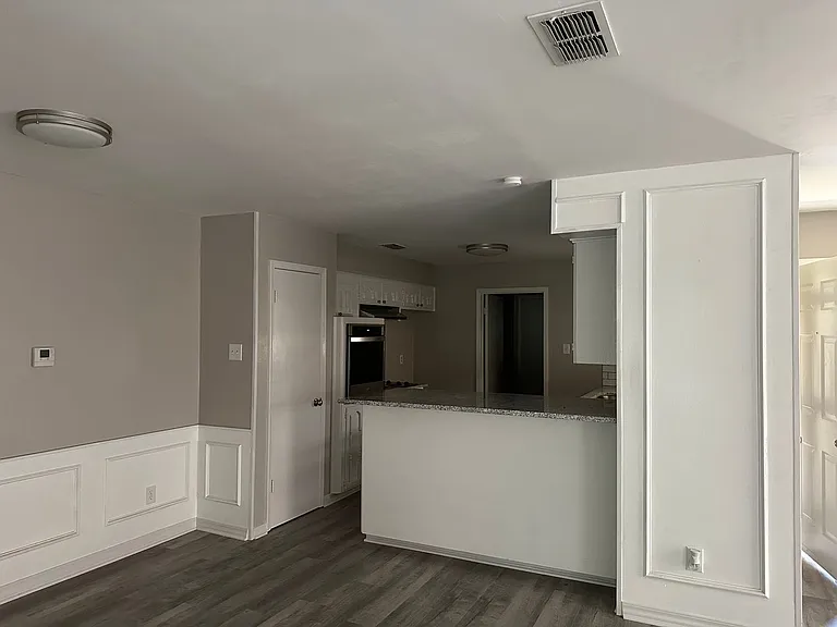 619-621 Kings Mountain Dr — Photo 3