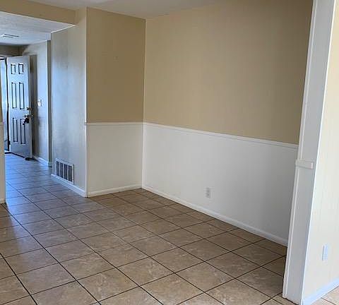 Dining room between entry way and living space in back.