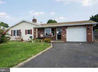 146 Lakeside Dr, Levittown, PA 19054