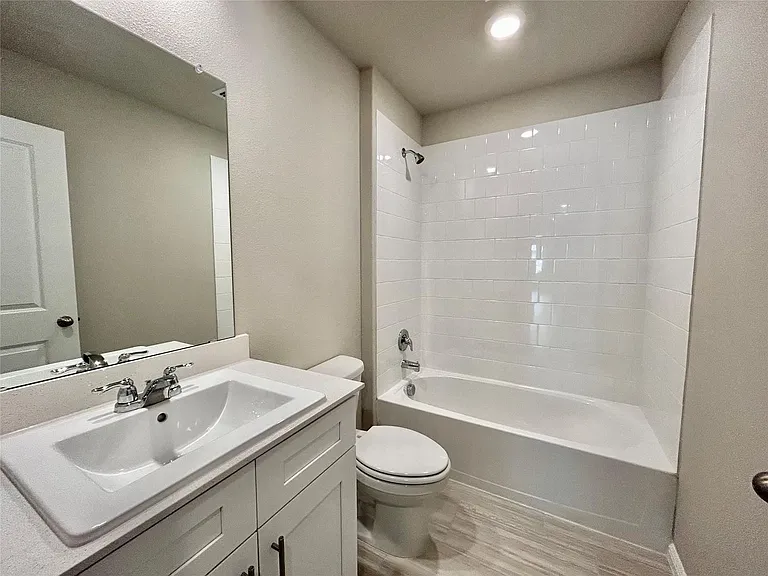 16432 Severn Ln — Photo 23