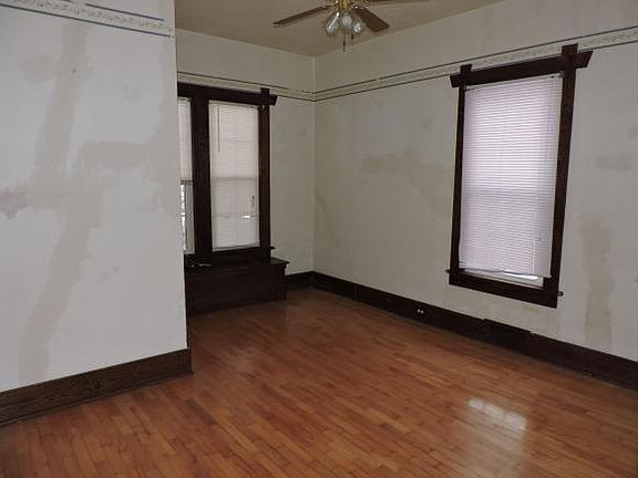 4th image of 211 W Alfred St