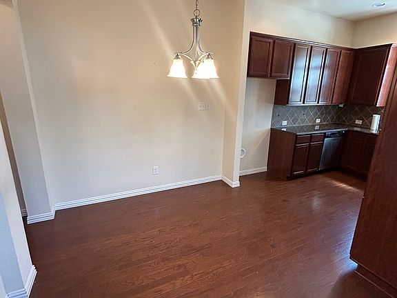 4th image of 1935 Longmeadow Hill Dr
