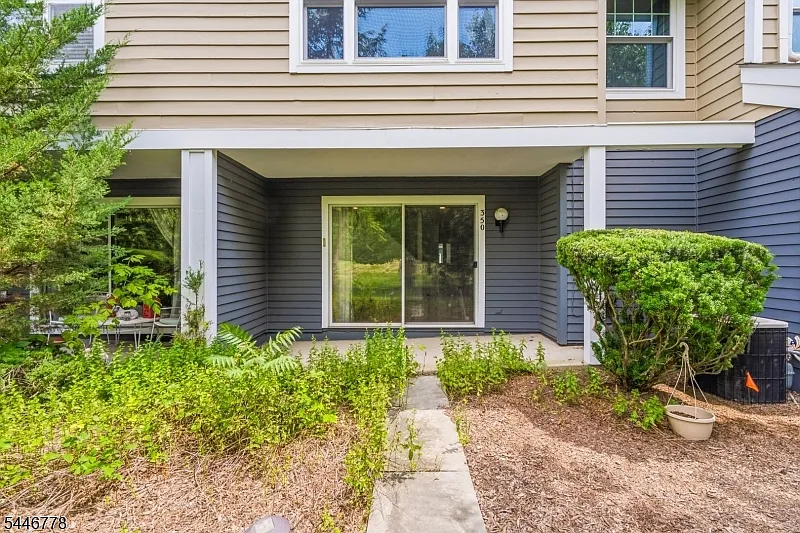 3 bed, 4.0 bath, 2400 sqft, $4,000 — Photo 4