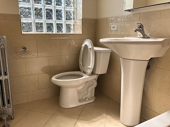 5th image of 4538 N Clark St APT 212