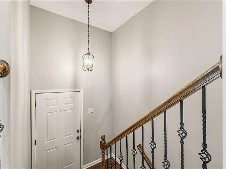 1225 E Cothrell St — Photo 2