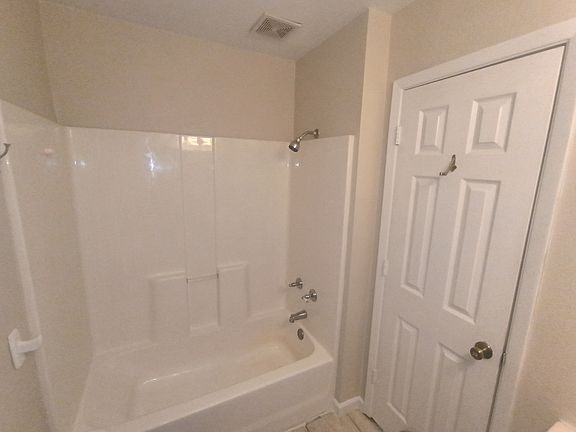 5th image of 1131 W Day St APT 102