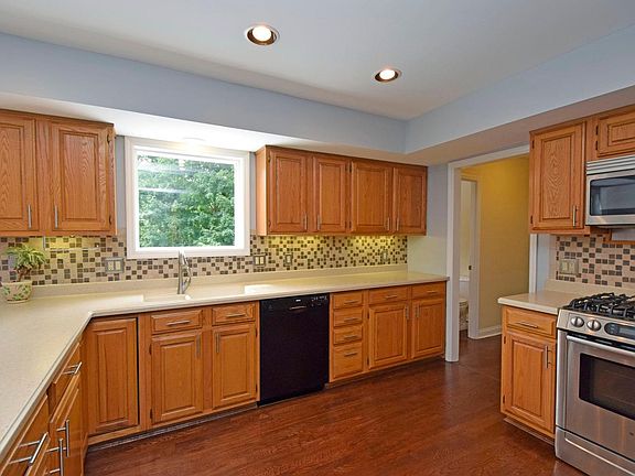 4th image of 3045 Williams Creek Dr