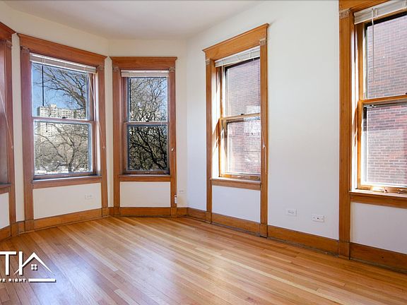 3rd image of 1363 E 50th St APT 1A