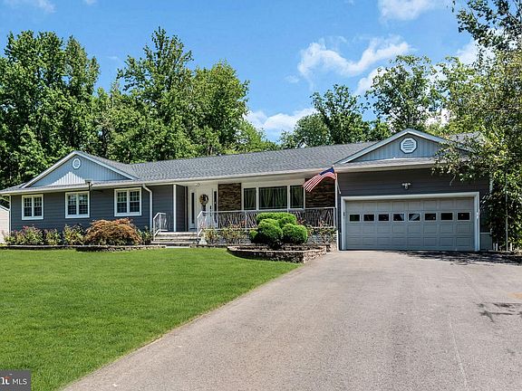 2nd image of 13 Jeffrey Ln